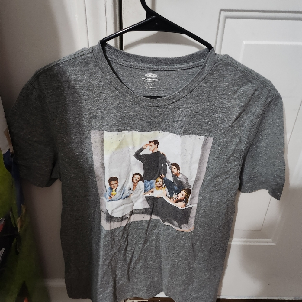 Old Navy Friends t shirt S